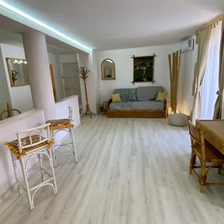 Apartment Greek Temple *
